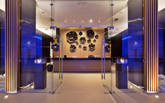 Wine & Books by the Sea