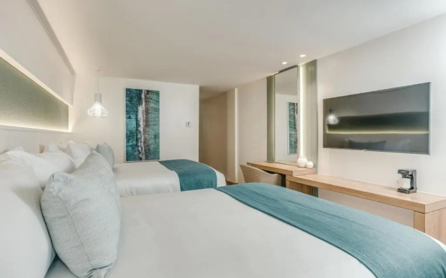 Fort George Hotel and Spa Resort
