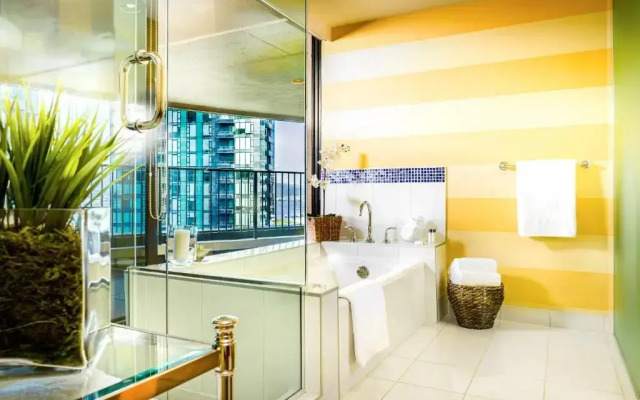 Pinnacle Hotel Harbourfront