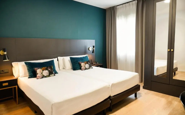 Twin room (twin beds)