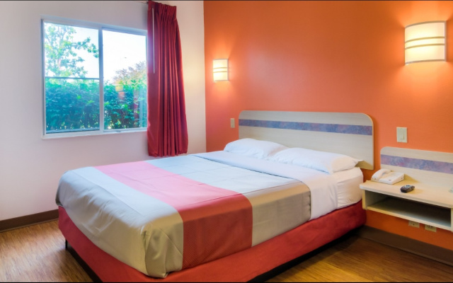 Motel 6 Omaha - IAT West