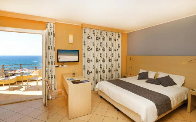 Janus Hotel