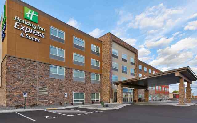 Holiday Inn Express and Suites Eau Claire West I-94