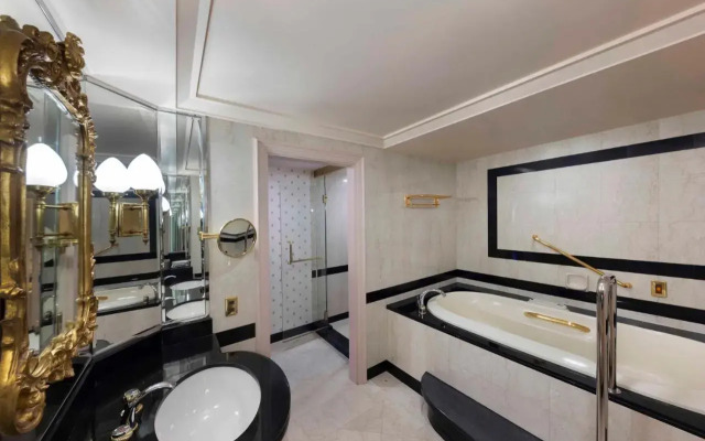 RIHGA Royal Hotel Osaka, Vignette Collection by IHG