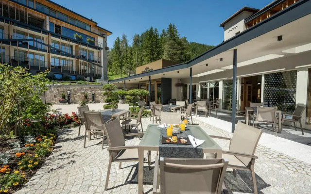 Excelsior Dolomites Life Resort