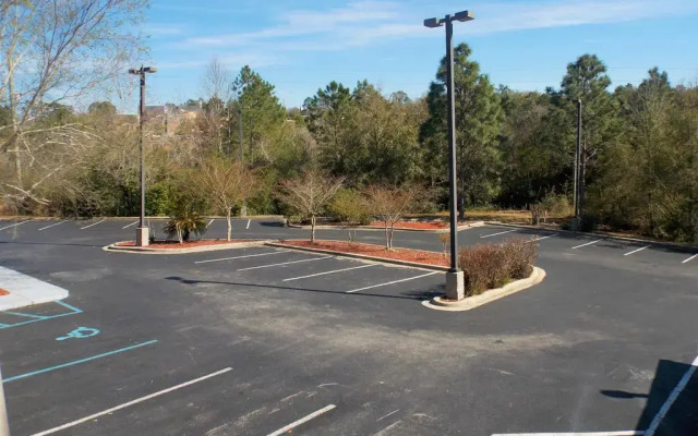 Home Town Inn & Suites Crestview