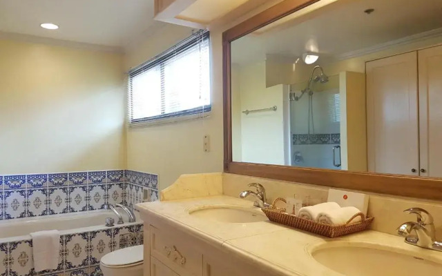 Sophia Suites Residence Hotel