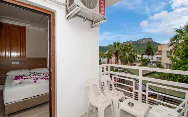 Castello Hotel & Aparts