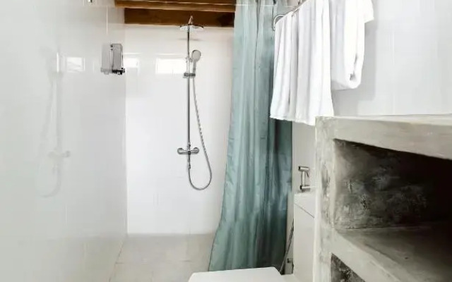 Bliss Dhigurah Hotel