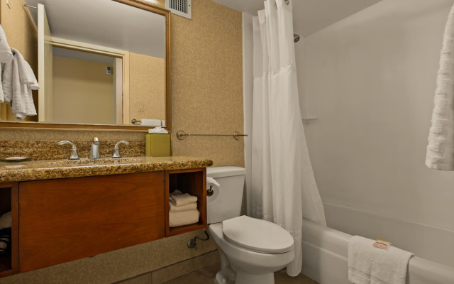 Airport Honolulu Hotel, Trademark Collection by Wyndham