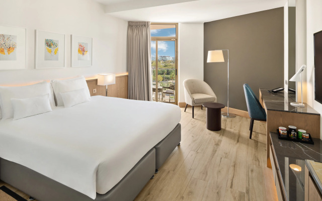 JA Beach Hotel, Dubai