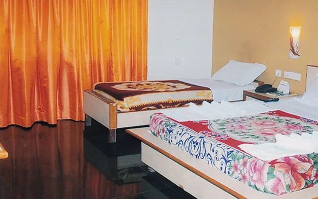Hotel Adhi Manor