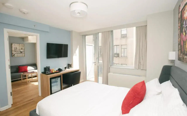 Hotel 32 32