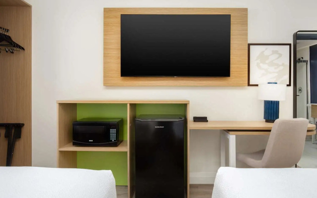 Spark by Hilton Brockville