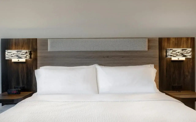 Holiday Inn Express & Suites Chino Hills by IHG