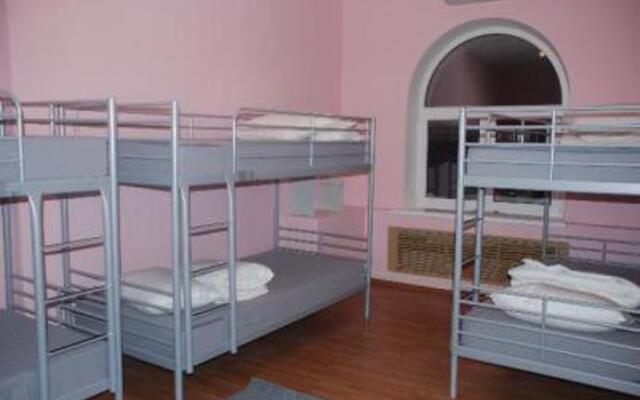 7 Sky Hostel