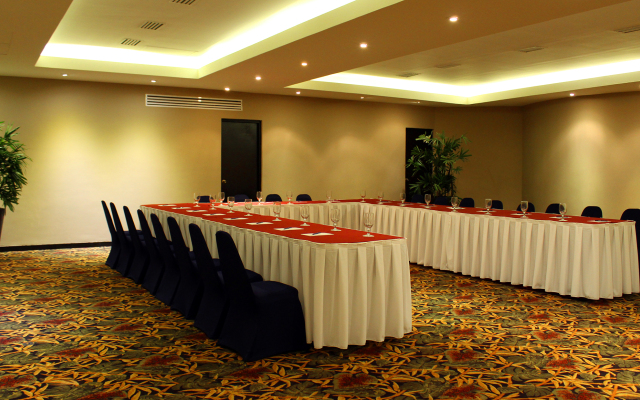 Отель Seadust Cancun Family Resort