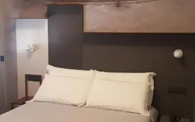 Alma Hotel