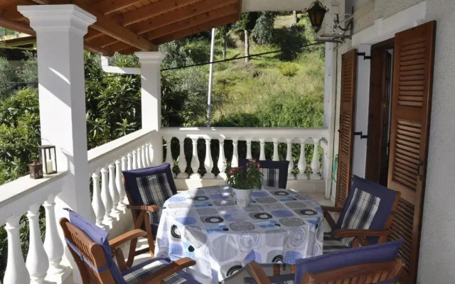 Alexandros Studios And Apartments