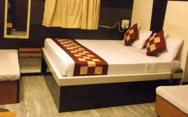Abhineet Palace Hotel