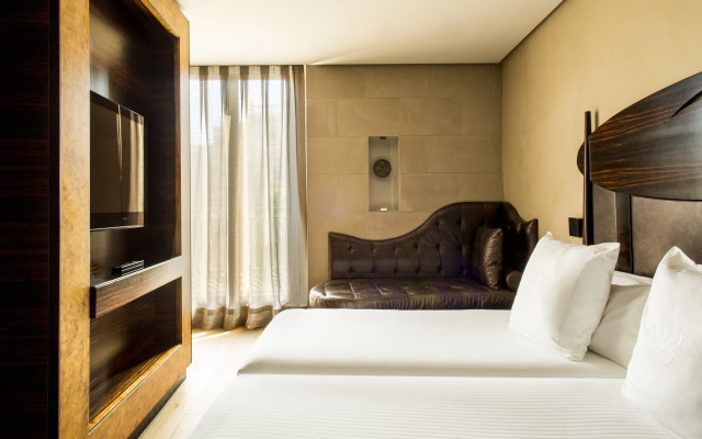 Bagues, a Small Luxury s of the World