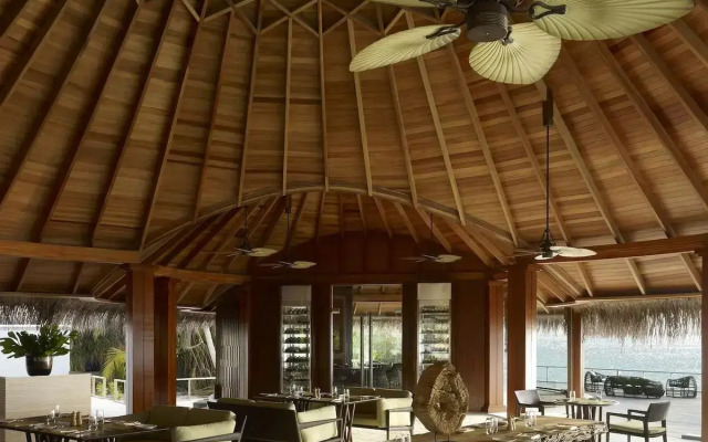 Dusit Thani Maldives Resort