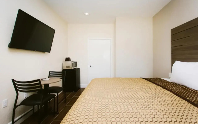 Scottish Inn & Suites