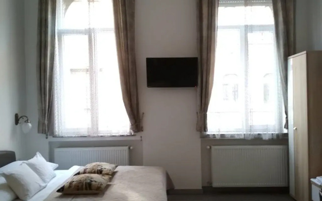 Happy Holiday Lux Apartments