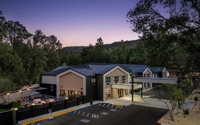 The Inelle, Oakhurst Yosemite, a Tribute Portfolio Hotel