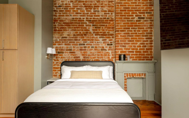 Garden District Hotel