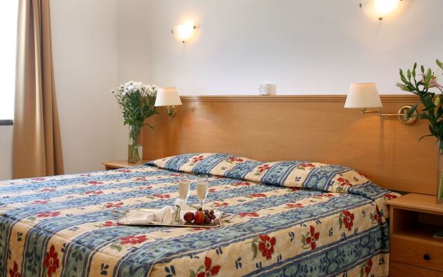 Stephanos Hotel Apts