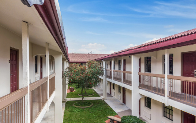 Red Roof Inn Houston East – I-10