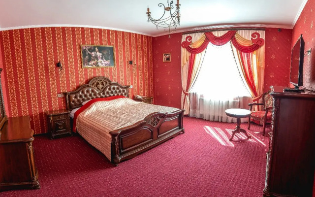 Hotel Complex Globus