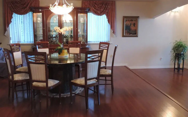 Airport Blundell Suites