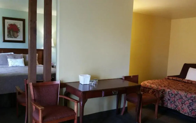 Western Holiday Lodge Three Rivers