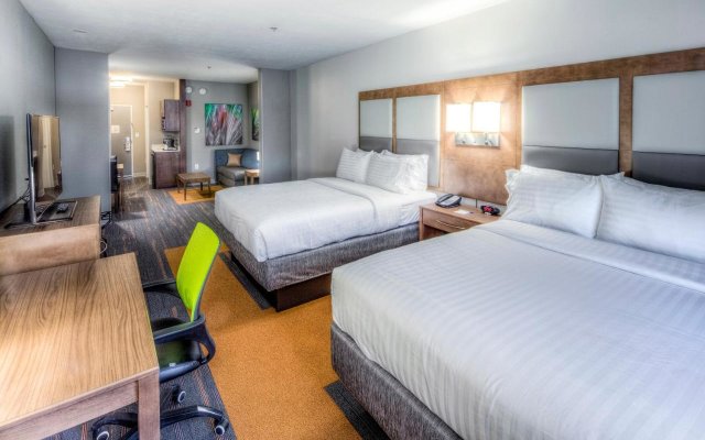 Holiday Inn Express & Suites Cleveland West - Westlake, an IHG Hotel