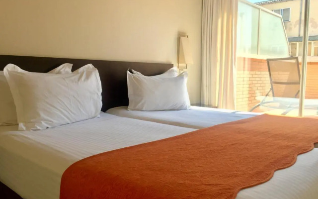 Suites Viena Plaza De Espana Hotel