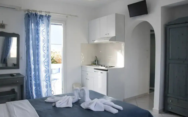 Ikaros Studios & Apartments