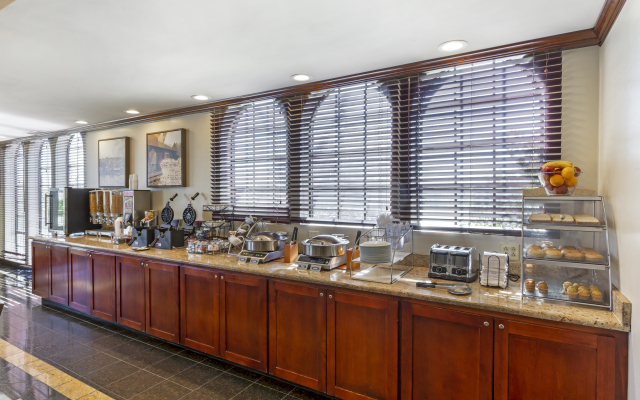 Best Western Plus South Hill Inn