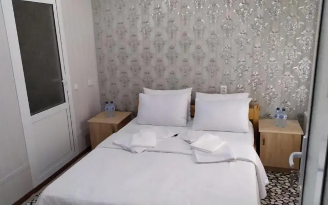 Alisher Hotel