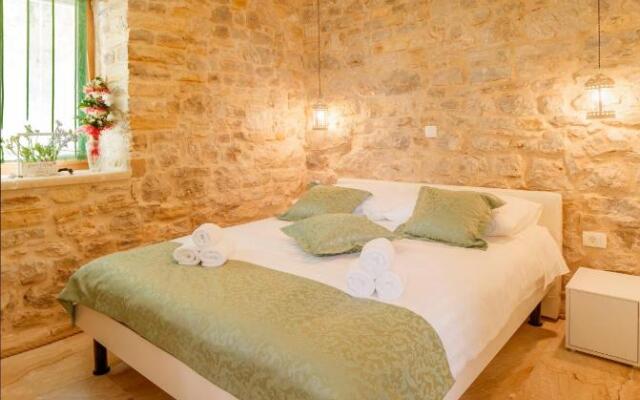 Stone House Luxury Rooms