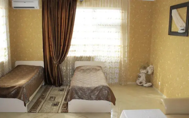 Apartment on Kamyshovaya 41, apt 19