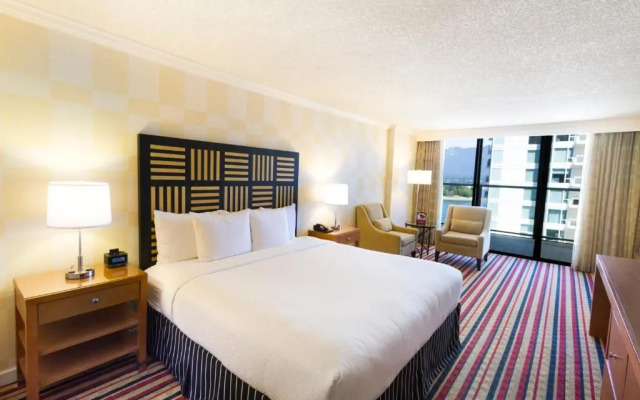 Pinnacle Hotel Harbourfront