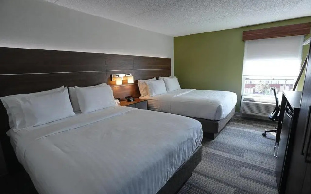 Holiday Inn Express & Suites Toronto Airport West, an IHG Hotel