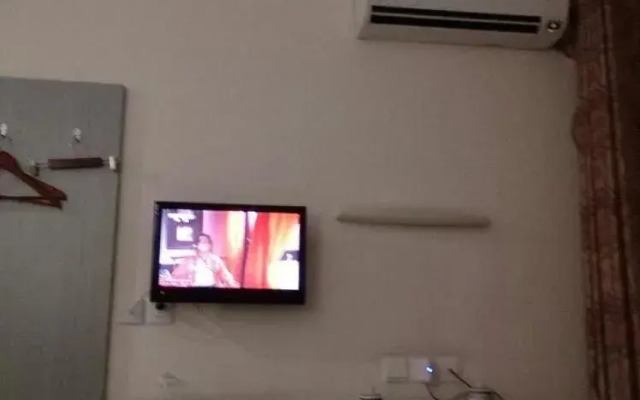 Zhongtian Seaview Hotel (Zhanqiao Railway Station)