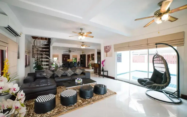 Naiyang Beach Private Pool Villa