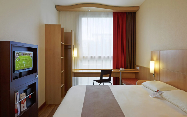 Standard Double room (full double bed) (bed type is subject to availability)