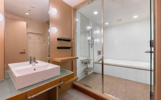 RIHGA Royal Hotel Osaka, Vignette Collection by IHG