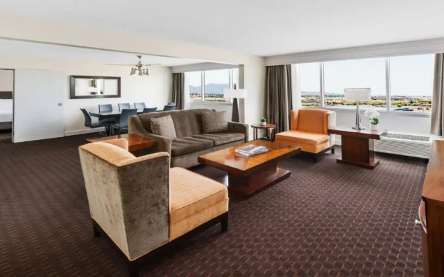 Crowne Plaza Phoenix Airport - PHX by IHG
