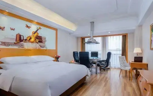 Vienna International Hotel (Anji Jiayuan Plaza)